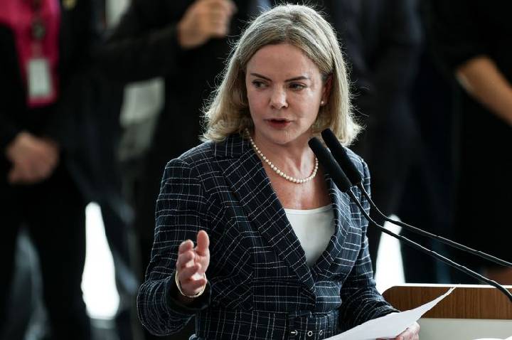 Derrite como relator do PL Antifacção contamina debate, diz Gleisi   