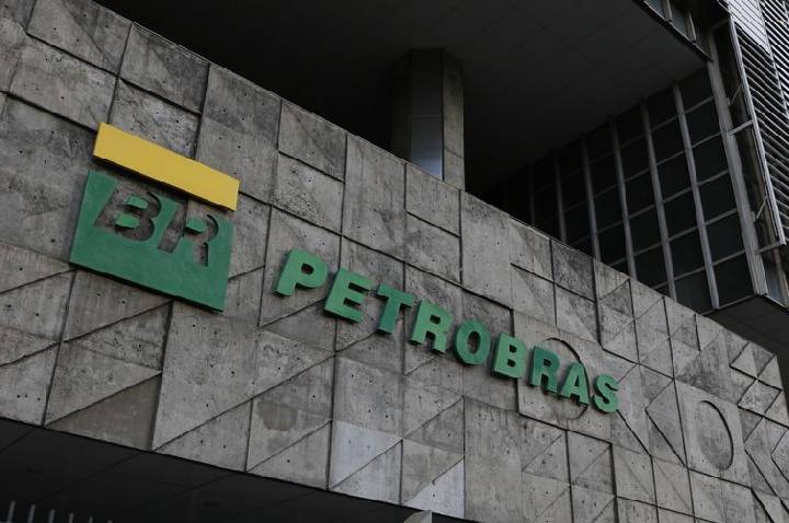 Petrobras pagará dividendos a acionistas em duas parcelas 