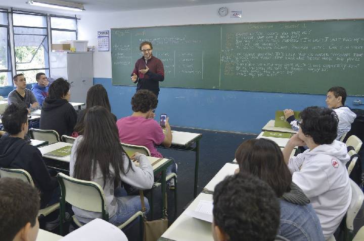 Piso do magistério tem reajuste de 5,4% e vai a R$ 5,1 mil em 2026