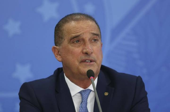 Problemas com descontos era recorrente, diz ministro de Bolsonaro