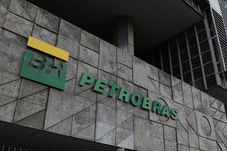 Petrobras pagará dividendos a acionistas em duas parcelas 