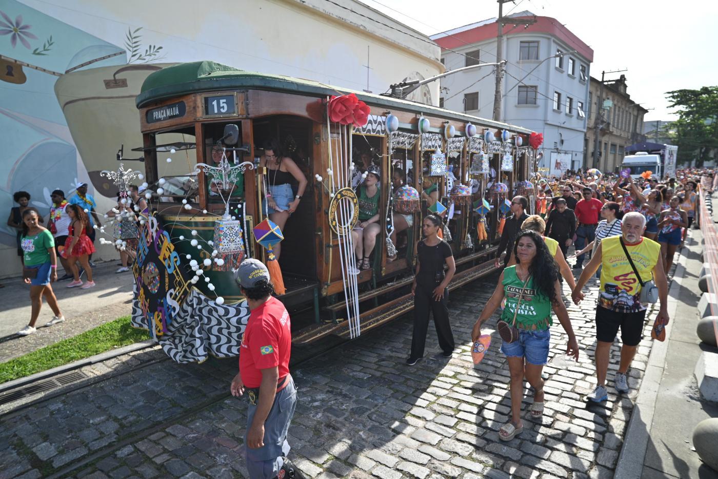 Carnabonde 2026 reúne multidão no Centro Histórico e homenageia os Chorões Santistas