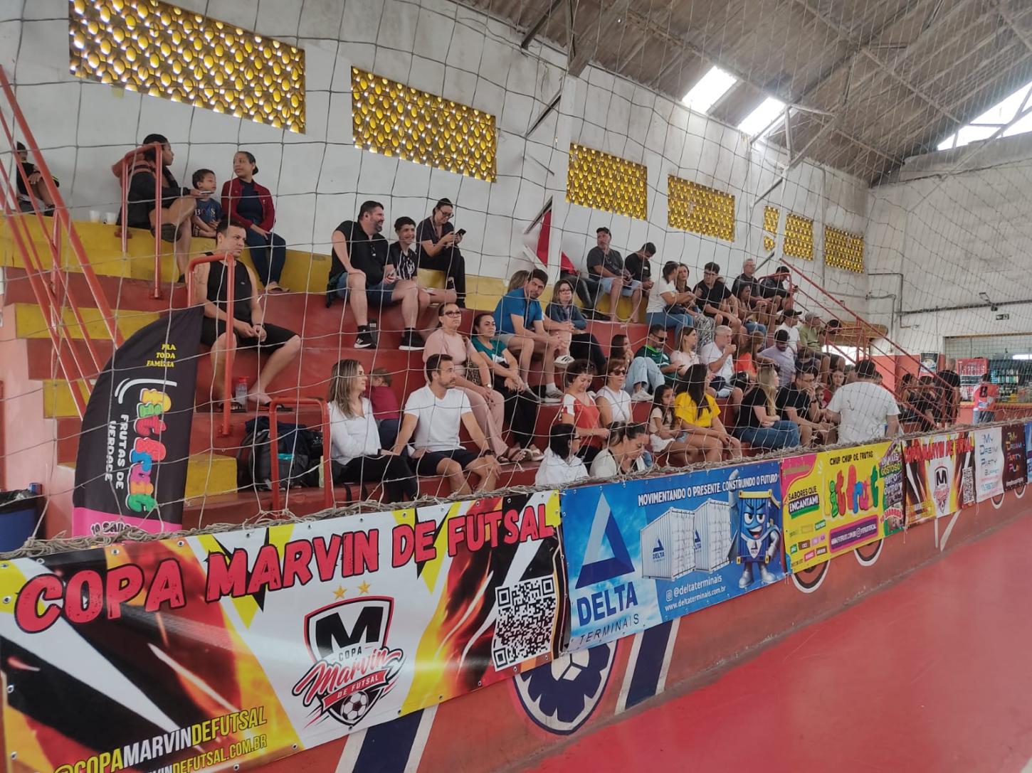 Copa Marvin de Futsal teve abertura marcada por desfile das delegações e grandes resultados em quadra